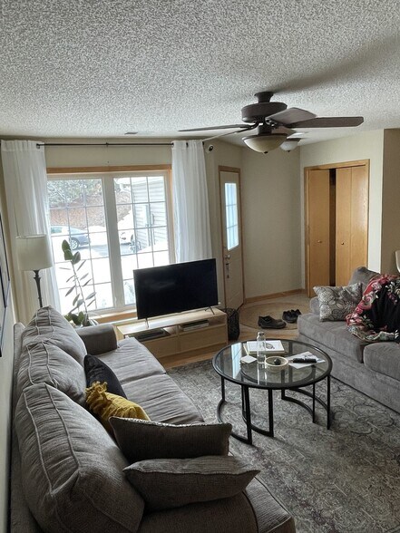 Building Photo - 1238 Larkspur Ln