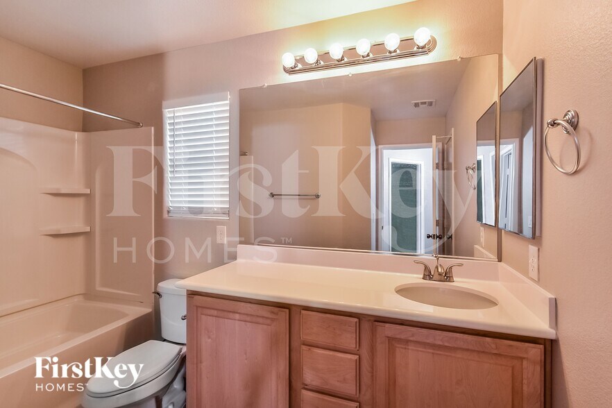 Building Photo - 452 Redruth Dr
