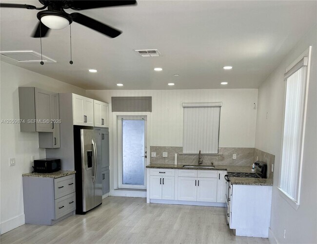 Building Photo - 2130 Plunkett Ct