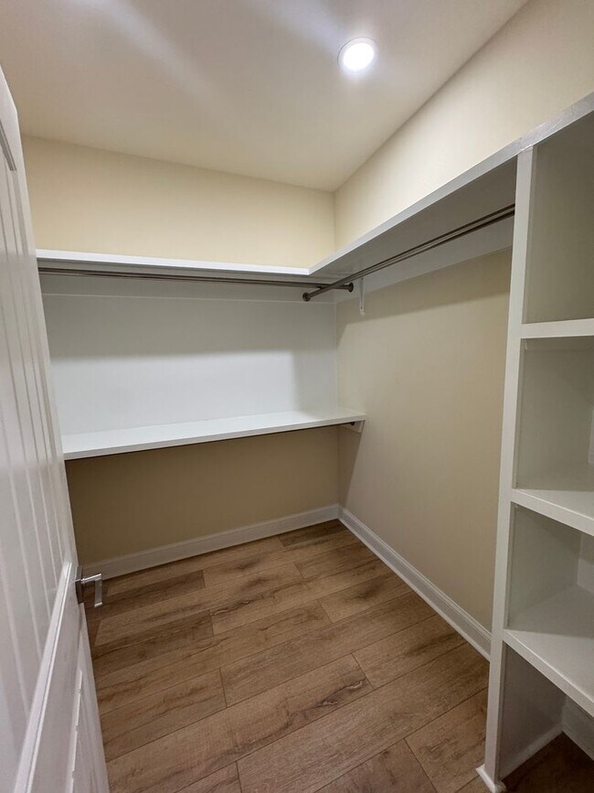 Building Photo - New 3 bed, 3.5 bath home across the Street from Meharry.  Modern upgraded kitchen and bathrooms. ...