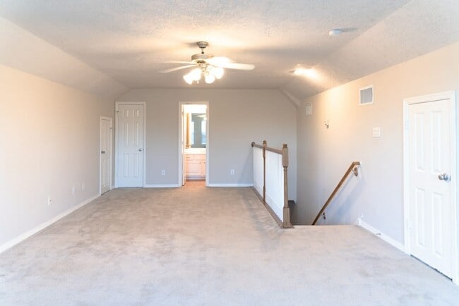 Building Photo - 1507 Shady Villa Manner