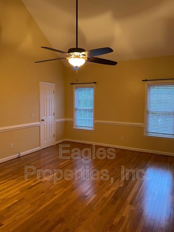 Building Photo - 608 Adler Ln
