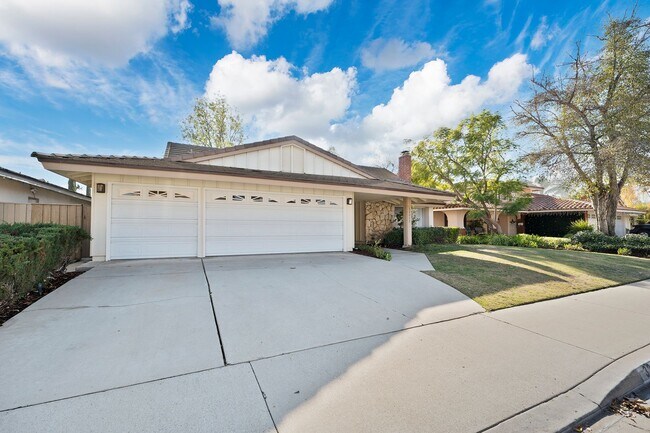 Building Photo - Beautiful Westlake First Neighborhood Family Home w/ Large Backyard with Panoramic Mtn Views