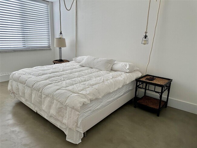 Building Photo - 250 Galen Dr