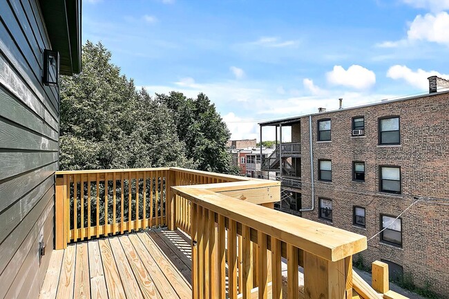 Building Photo - 643 E 50th St