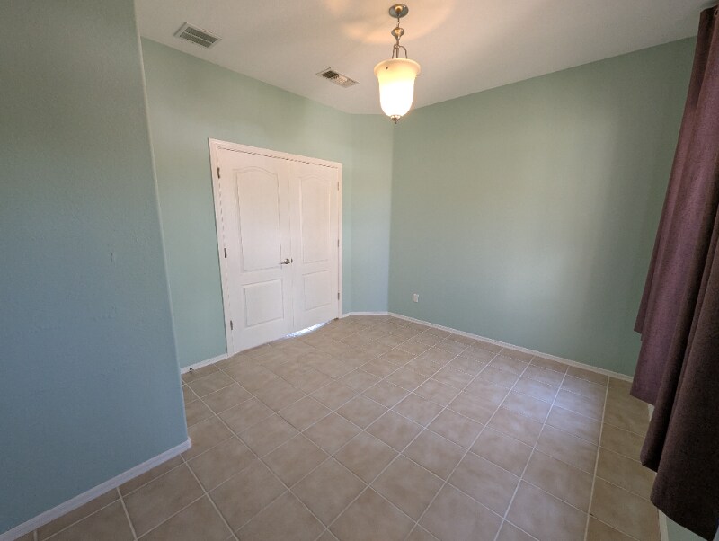 Building Photo - 5389 S Royal Richmond Dr