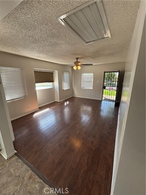 Building Photo - 646 W Belmont St