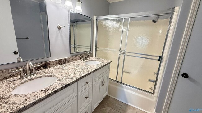 Building Photo - 1217 Catskill Cir SE