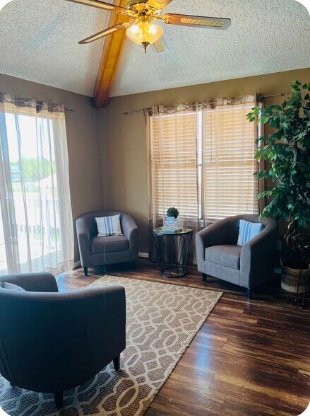 Building Photo - 402 14th St