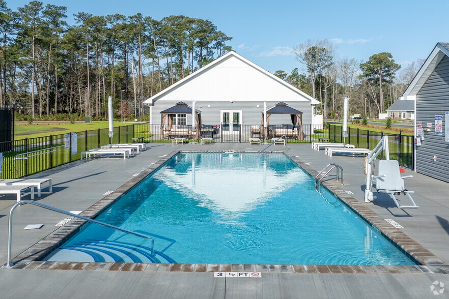Primary Photo - Calabash Shores Luxury Apartments