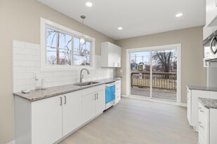 Building Photo - 324 East Bethune Street