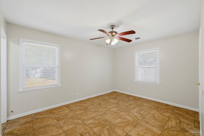 Building Photo - 5641 Hibiscus Rd