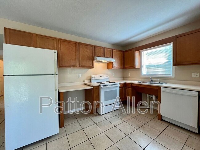 Building Photo - 8 Zell Ln