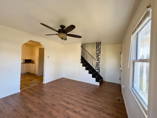 Building Photo - Charming 5 Bedroom/2 Bathroom Home with Large Backyard in Essex, MD!