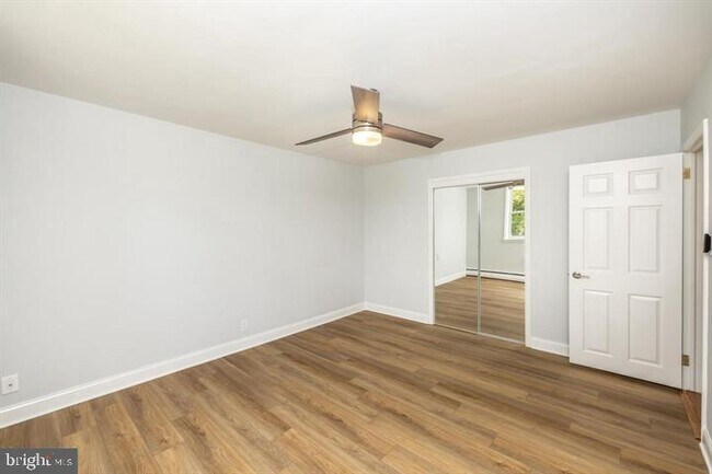 Building Photo - 902 Croton Rd