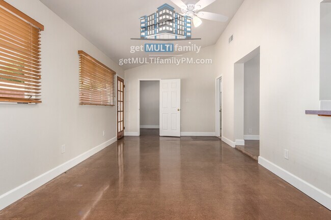 Building Photo - 2618 E Pierson St