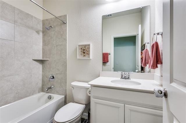 Building Photo - 811 Maverick St