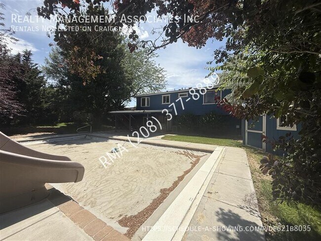 Building Photo - 3540 S Summerset Way