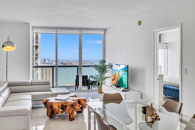 Building Photo - 485 Brickell Ave