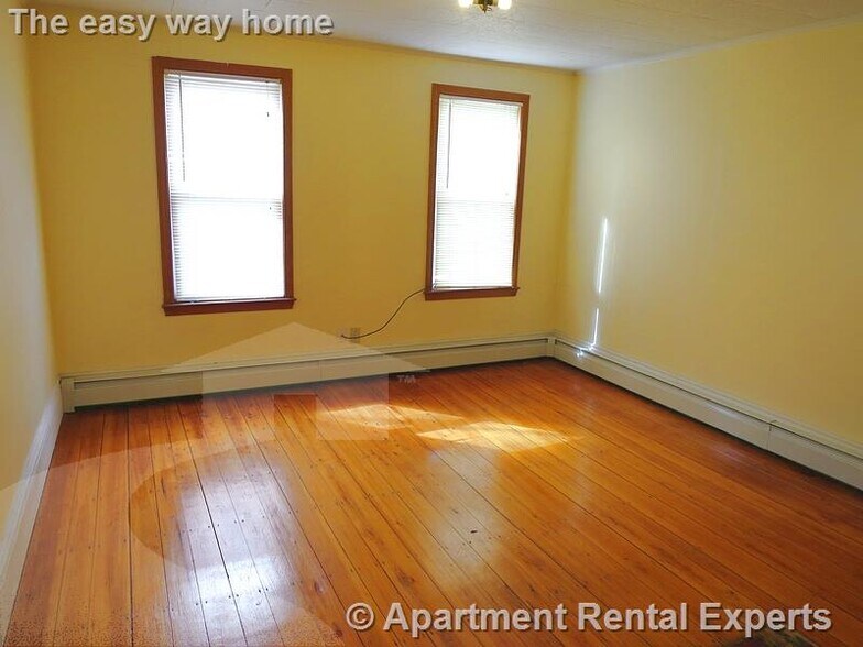 Building Photo - 13 Bristol St