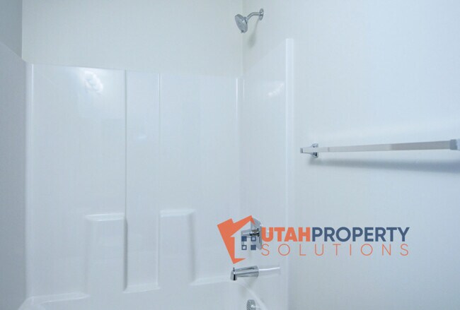 Building Photo - 1036 W 430 S