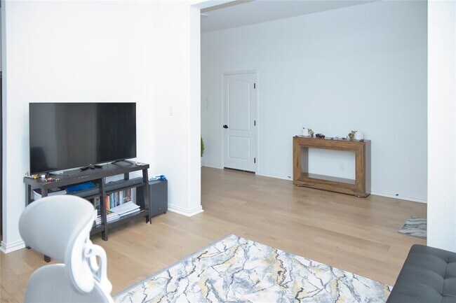 Building Photo - 1209 Cole Ests Dr