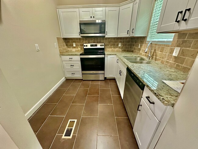 Building Photo - Atlanta Rental- Now Accepting Vouchers