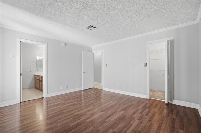 Building Photo - 5389 Kalmia Dr