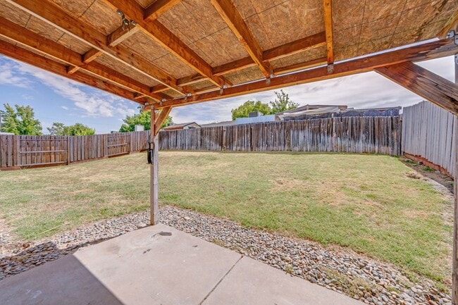 Building Photo - Charming Single-Story 3 Bed Home Two Car Garage & Spacious Yard!