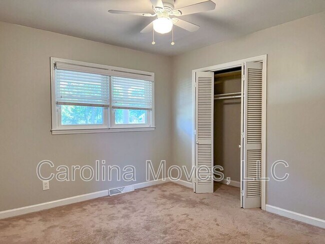 Building Photo - 203 Lanewood Dr