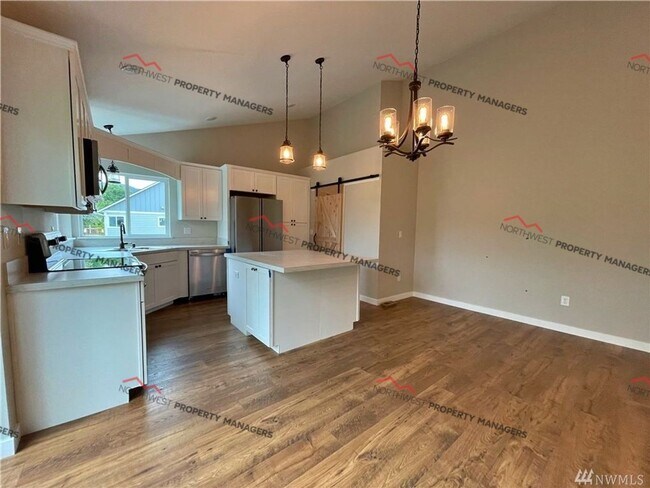 Building Photo - STATUS: *PENDING APPLICATION*   | R245B  |  $2095 + $100 FLAT RATE FOR W/S/G ** MOVE IN SPECIAL**