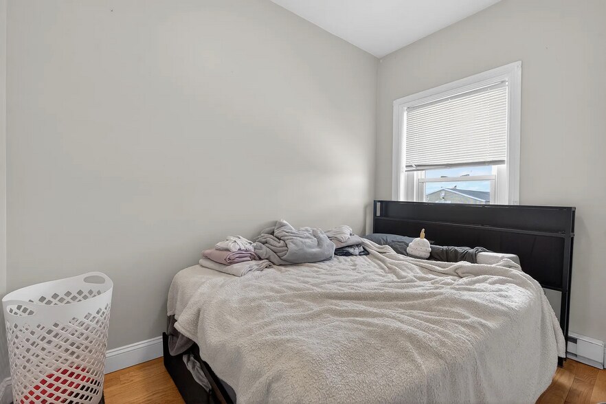 Building Photo - 528 Dorchester Ave