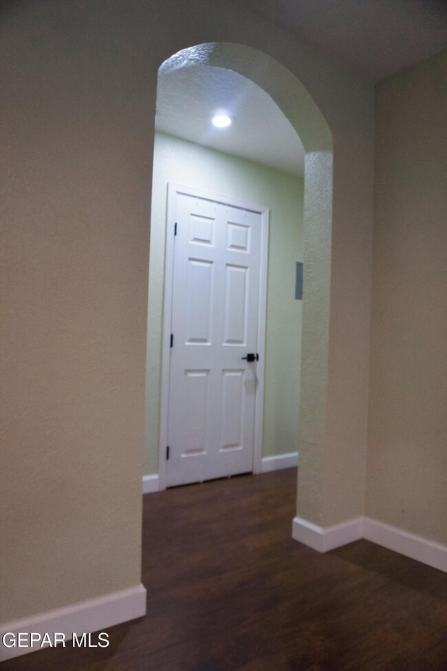 Building Photo - 9401 Pavo Ln
