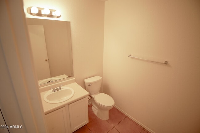Building Photo - 1547 S Danielson Way