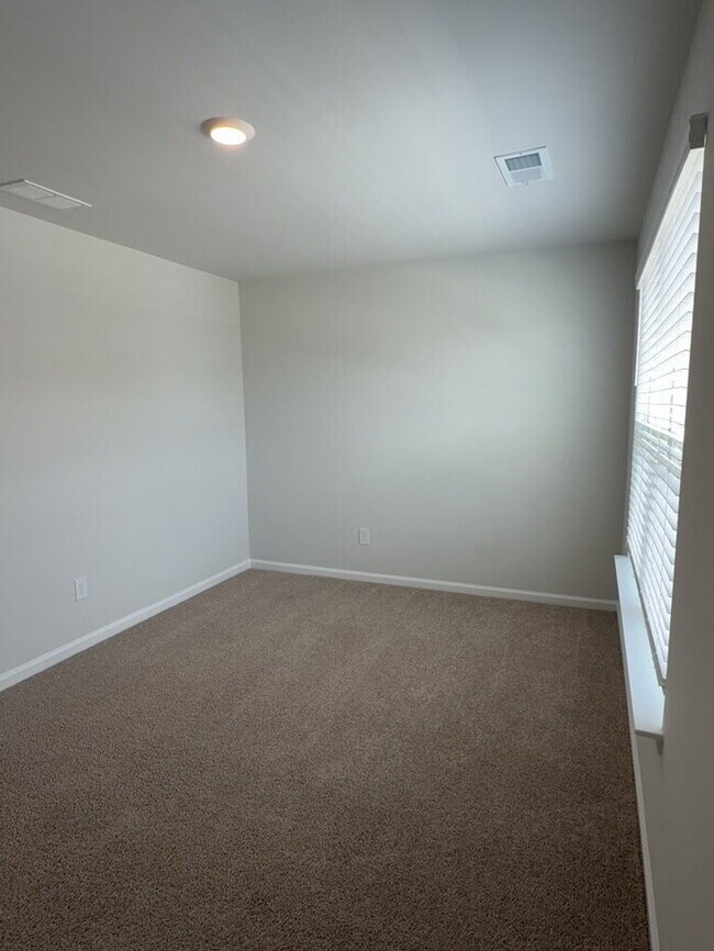 Building Photo - 306 Salvia St