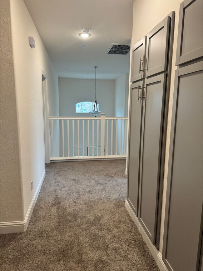 Building Photo - Single Family Home