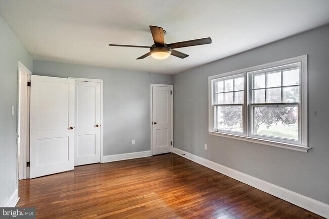 Building Photo - 38 Waverly Ave