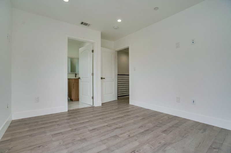 Building Photo - 2300 Carmona Ave