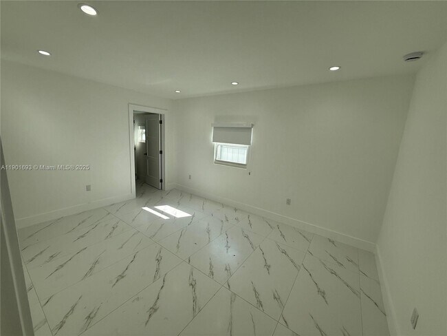 Building Photo - 2313 SW 60th Ct