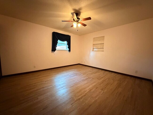 Building Photo - Spacious 3/3 on Nearly 2 Acres with Exceptional Storage and No HOA