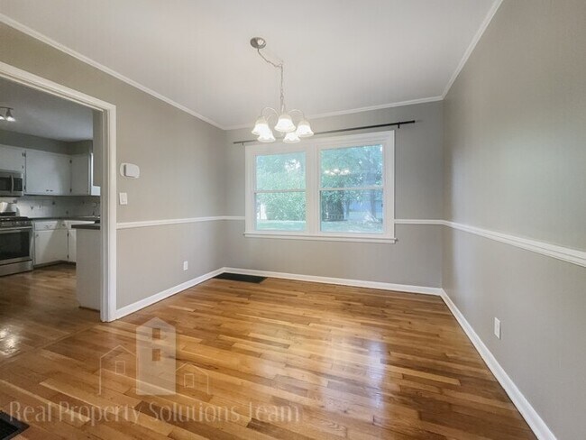 Building Photo - Two Story Home in Upper Arlington with att...