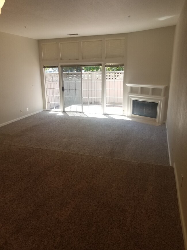 Building Photo - Highly Desirable Valley Club Circle Condo – Gated Napa Living