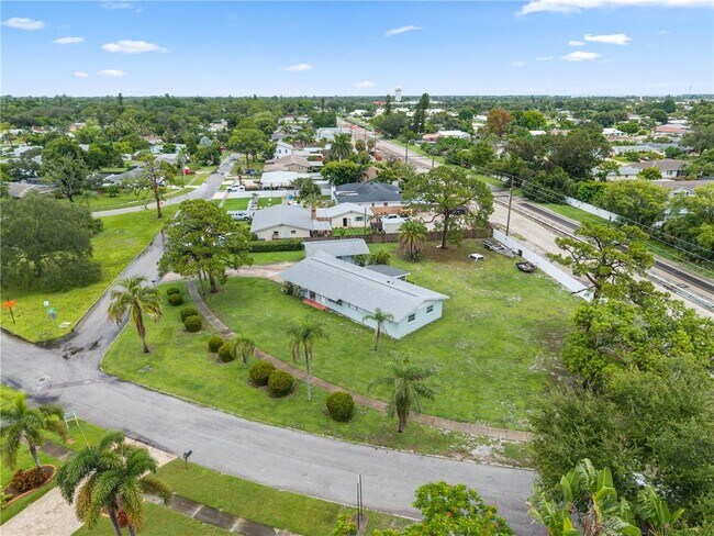 Building Photo - 1225 Casabella Dr