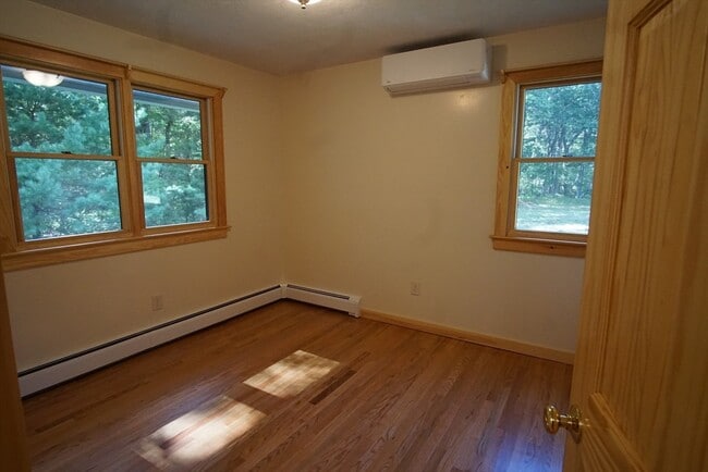 Building Photo - 49 Conant Rd