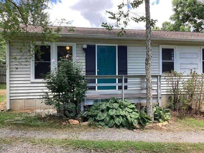Primary Photo - 905 Montreat Rd