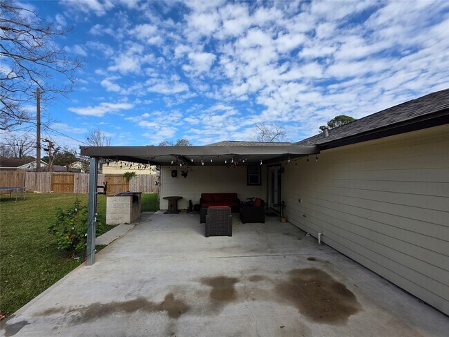 Building Photo - 10315 Carthage Dr