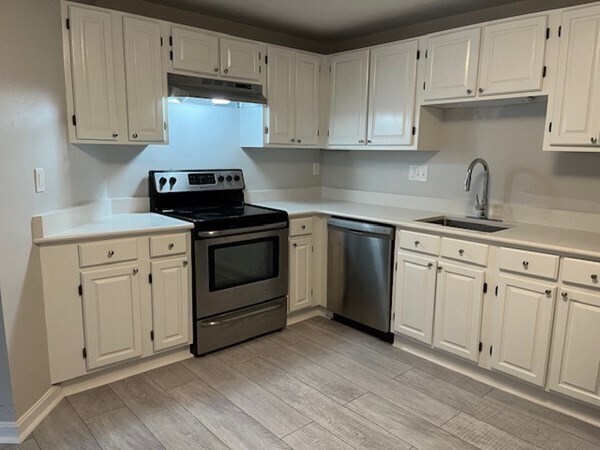 Building Photo - 8 Ledgewood Way