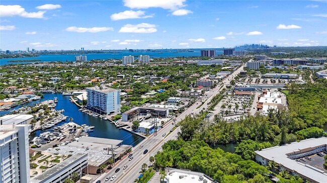 Building Photo - 13155 Ixora Ct