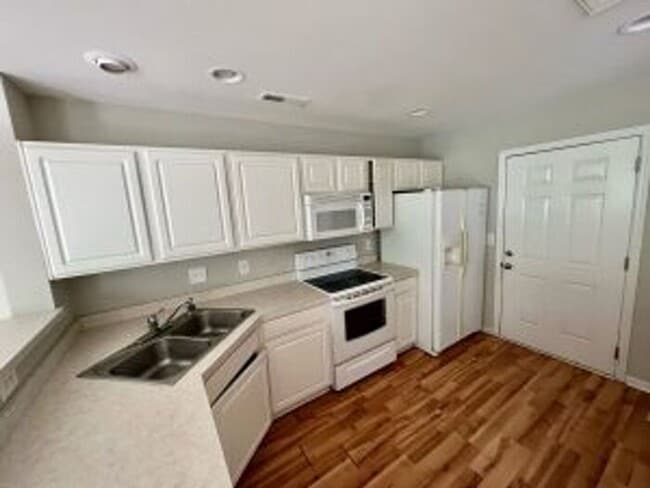Building Photo - Persimmon Hill Haven