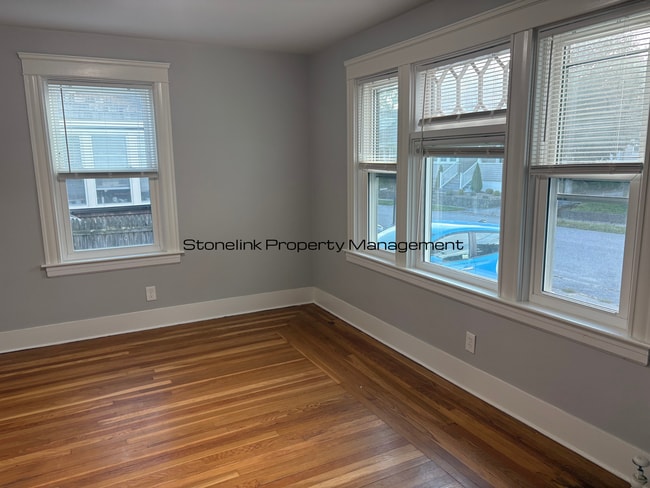 Building Photo - Newly Renovated Single Family Home For Ren...